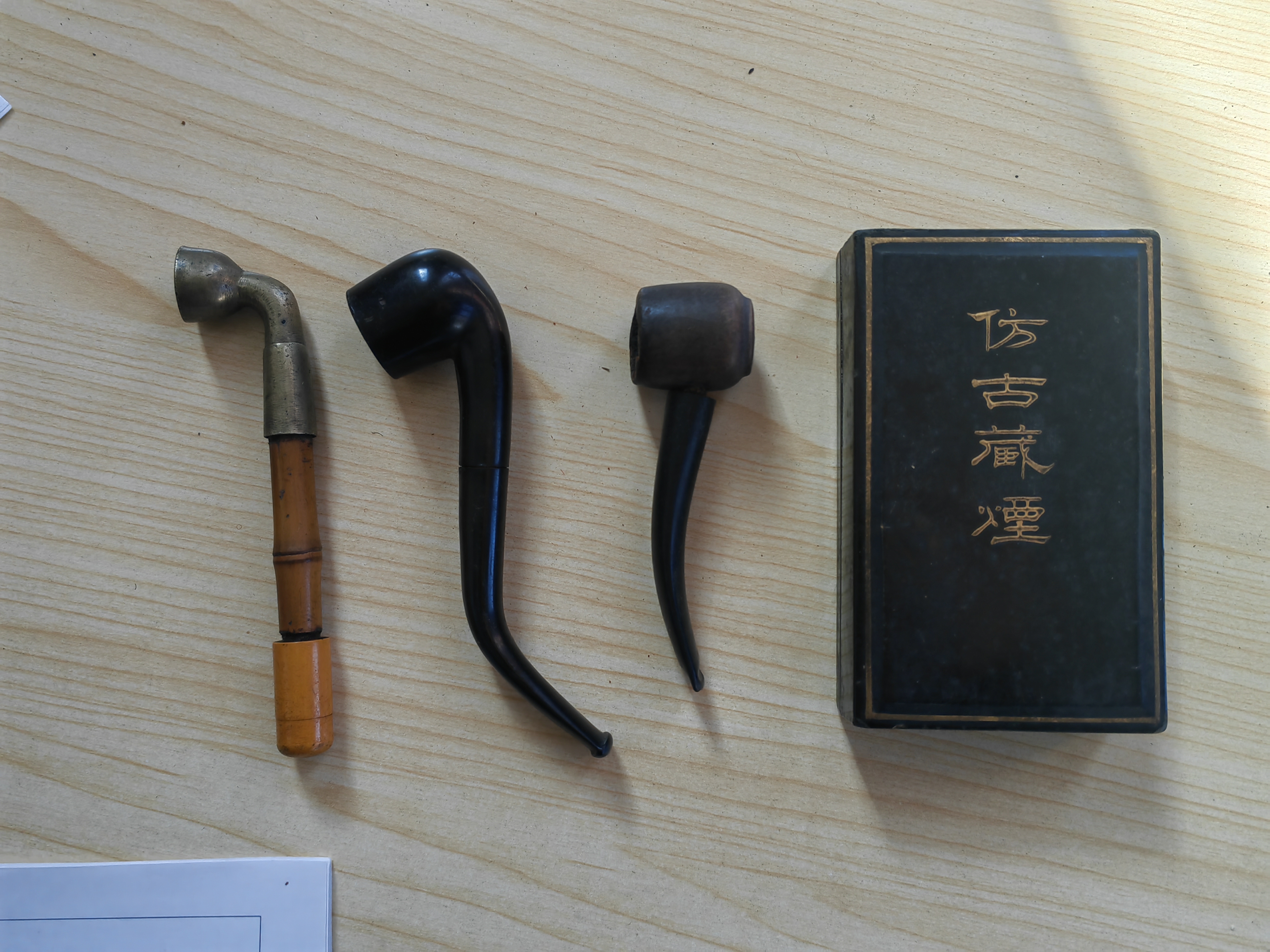 357.孙同春烟盒（1）、3个烟斗（2）.jpg