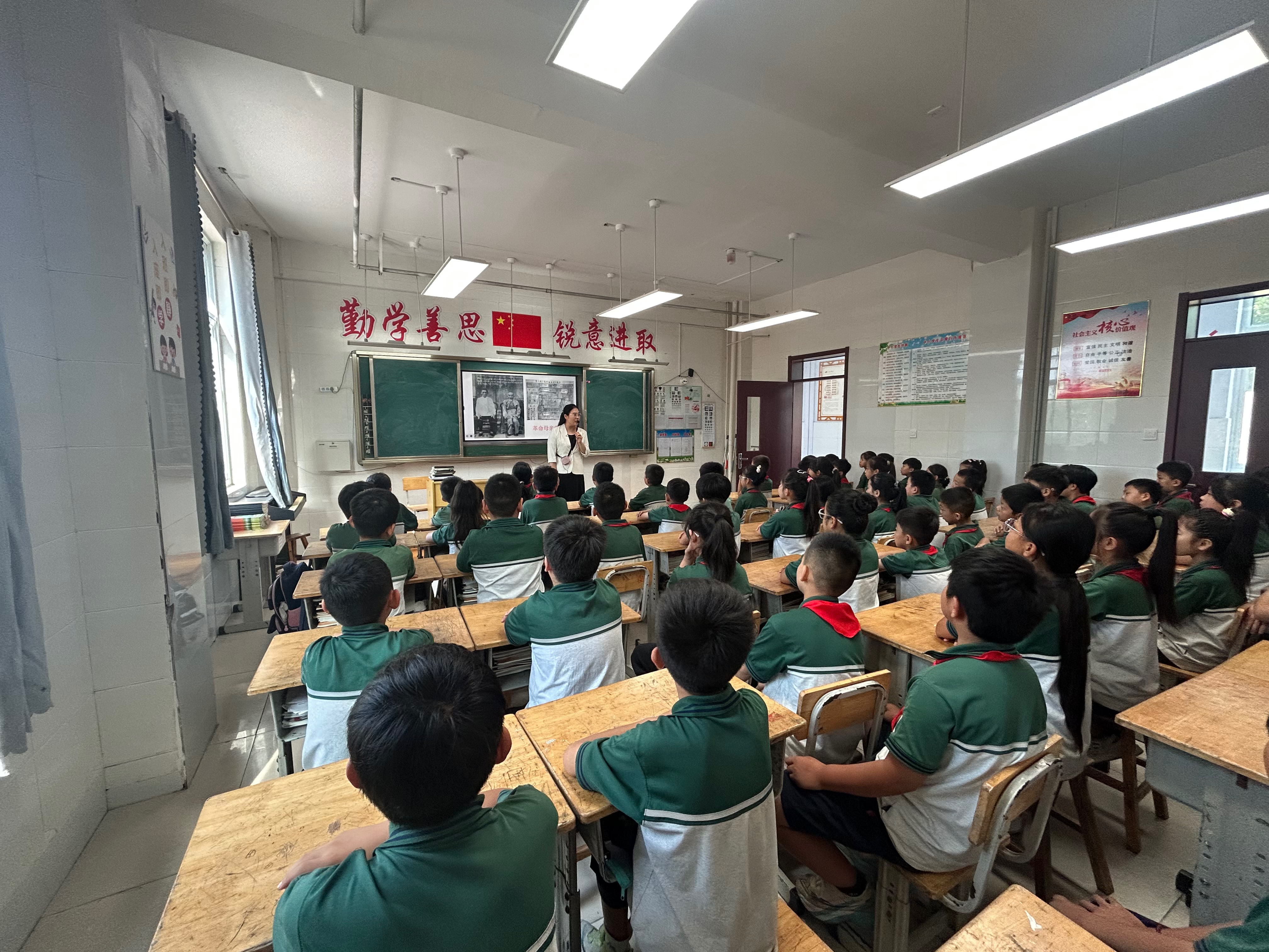 朱集镇中心小学.jpg