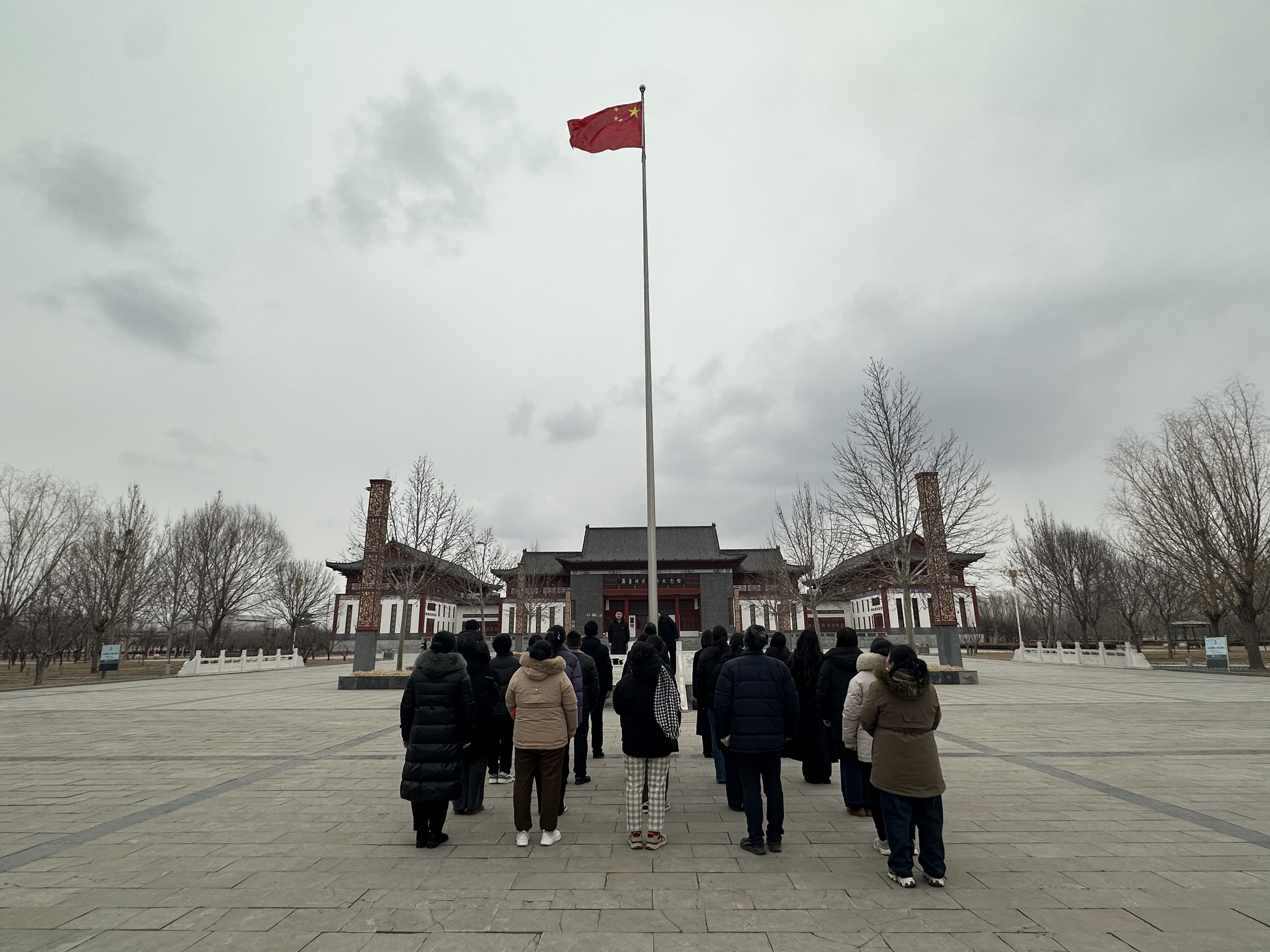 升旗.jpg 升旗.jpg